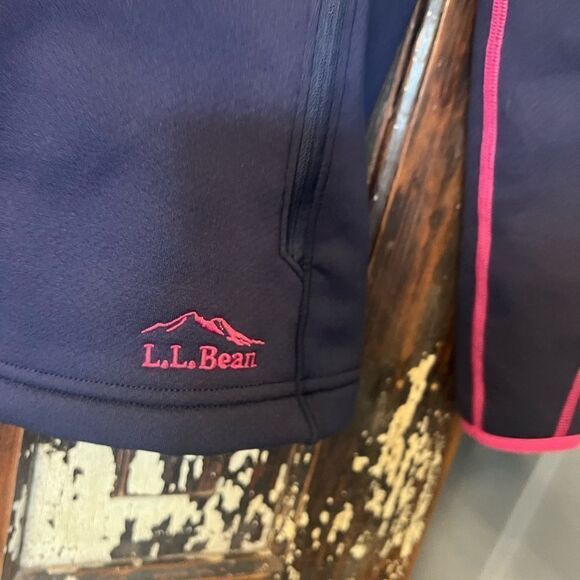 Women’s LL Bean lightweight polyester track sports jacket w pink trim piping. - Picture 4 of 11